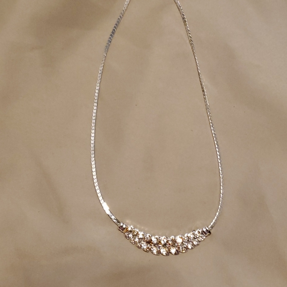 Necklace women's NWOT